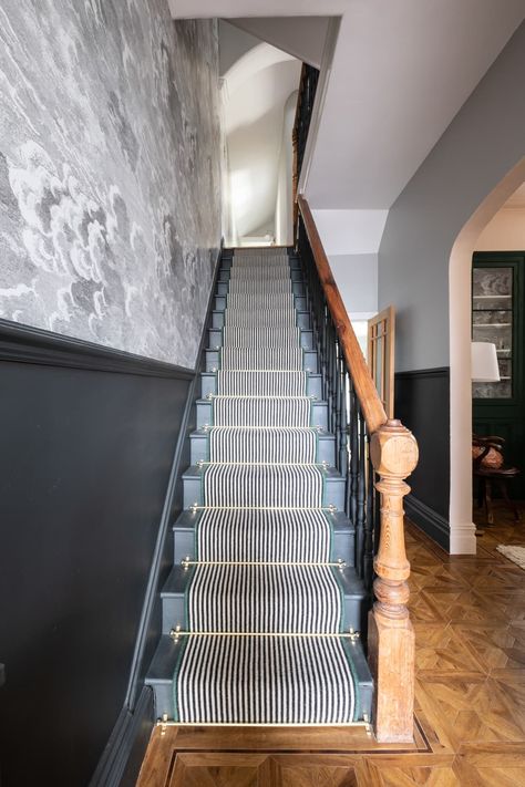 Victorian Staircase Runner, Victorian House Staircase, Modern Victorian Staircase, Modern Victorian Entryway, Modern Victorian Wallpaper, Staircase Runner Ideas, Modern Victorian House, Victorian Remodel, Victorian Stairs