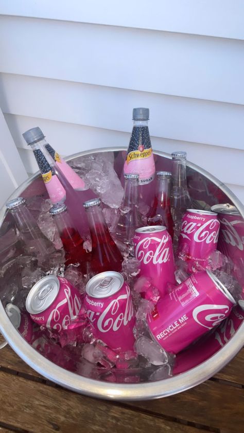 drinks pink party Pink Drinks Aesthetic Alcohol, Sweet Sixteen Drink Ideas, All Pink 18th Birthday Party, Pink Themes Birthday Party, Pink Drink Birthday Party, 18th Birthday Party Foods, Hot Pink 18th Birthday Party, Sweet 16 Pink Aesthetic, Pink Bday Party Ideas Food