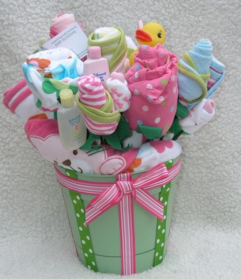 Bouquet Small, Baby Bouquet, Girl Gift Baskets, Baby Shower Baskets, Hospital Gifts, Diy Baby Shower Gifts, Diy Cadeau