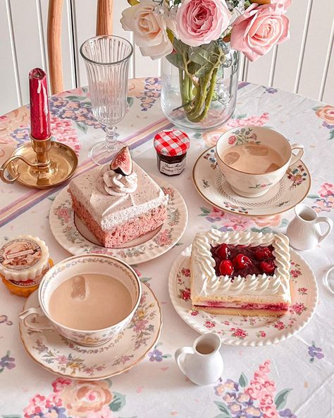 Essen, Cupcakes Decorados, Cute Baking, Food Drink Photography, Tea Party Garden, Tea Party Birthday, Food Goals, Kawaii Food, Cute Desserts