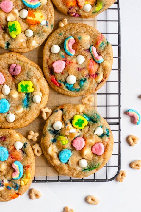 These Lucky Charms Cookies are the perfect way to celebrate a festive and delicious St Patrick’s Day. These chewy cookies are full of yummy white chocolate chips and, the very best part, Lucky Charms marshmallows! Lucky Charms Marshmallows Only, Lucky Charms Cookies, Lucky Charms Cake, Christmas Sweet Recipes, Baking Powder Substitute, Cookie Recipes For Kids, Lucky Charms Marshmallows, Lucky Charms Cereal, Marshmallow Cookies
