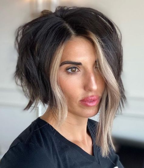 Asymmetrical Bob with Money Piece Asymetrical Haircut, Long Asymmetrical Bob, Free Hairstyle, Asymmetrical Bob Short, Bob Ideas, Classic Bob Haircut, Brunette Hair Cuts, Inverted Bob Haircuts, Asymmetrical Bob Haircuts