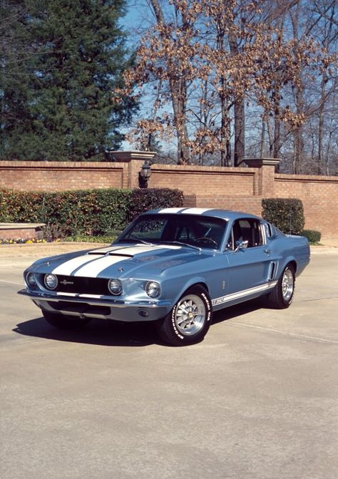 1970 Mustang Convertible, Early 2000s Cars, Siyah Mustang, Couple Car, Ford Mustang 1967, Carros Retro, Ford Mustang Classic, Mustang Car, Shelby Gt350