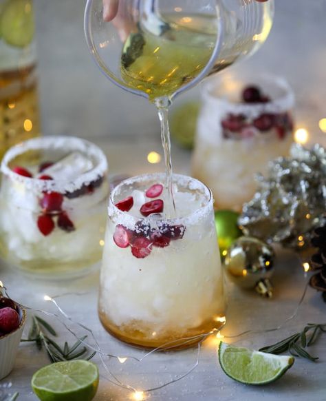 mistletoe margaritas I howsweeteats.com #christmas #margaritas #cocktails Margaritas, Christmas Drinks Alcohol, Mistletoe Margaritas, Christmas Margaritas, Drinks Nonalcoholic, Champagne Margaritas, Whiskey Sour Recipe, Snickerdoodle Cookies Easy, Spaghetti Squash Recipes Easy