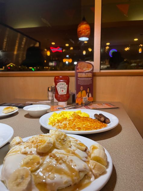 Pancake Diner Aesthetic, Breakfast For Dinner Aesthetic, Late Night Dinner Aesthetic, Late Night Diner Aesthetic, Late Night Fast Food Runs Aesthetic, Breakfast Diner Aesthetic, Denny's Aesthetic, Diner Aesthetic Food, Late Night Fast Food