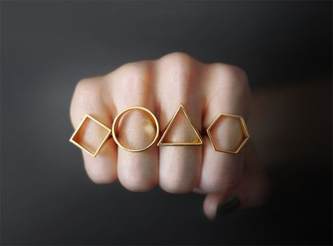 3D printed unisex rings that come in four geometrically shaped silhouettes of either a circle, a square, a triangle, or a hexagon, in various finishes. 3d Printed Jewelry, Triangle Ring, Printed Jewelry, Minimal Jewelry, Unisex Ring, Geometric Jewelry, Schmuck Design, Contemporary Jewelry, Modern Jewelry