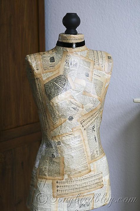 Gorgeous antique, romantic DIY dress form!! This is the best one I've seen. Antique Dress Form, Vintage Dress Form, Make A Dress, Mannequin Dress, Dress Form Mannequin, Tyler Tx, Make Your Own Dress, Dress Forms, Antique Dress