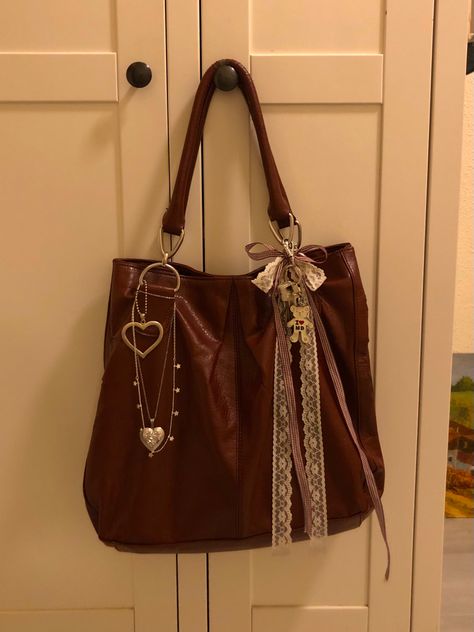 Jane Birkin Decorated Bag, Purse Aesthetic Outfit, Bag Astethic, Decorated Purse, Jane Birkin Bag, 90s Bags, Vintage Bags And Purses, Birken Bag, Decorated Bag