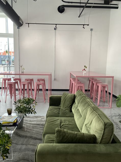 green couch pink table coffee shop modern interior design greenhouse coffee Girly Coffee Shop, Coffee Shop Modern, Florist Shop Interior, Table Coffee Shop, Korean Coffee Shop, Pizzeria Design, Rock Wallpaper, Modern Coffee Shop, Green Cafe