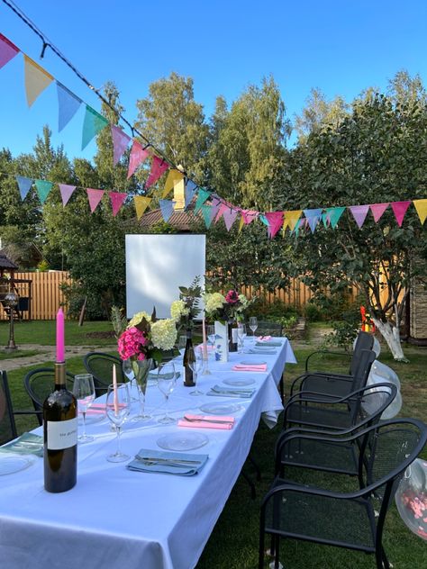 25 Birthday Brunch Ideas, Deck Birthday Party Decorations, Birthday In Garden Ideas, 18th Birthday Party Ideas Outdoor, Simple Outdoor Birthday Decorations, Birthday Party Ideas Outside, Outdoor Party Ideas For Adults Backyards, Garden Birthday Party Adult, Birthday Party Outdoor Decorations