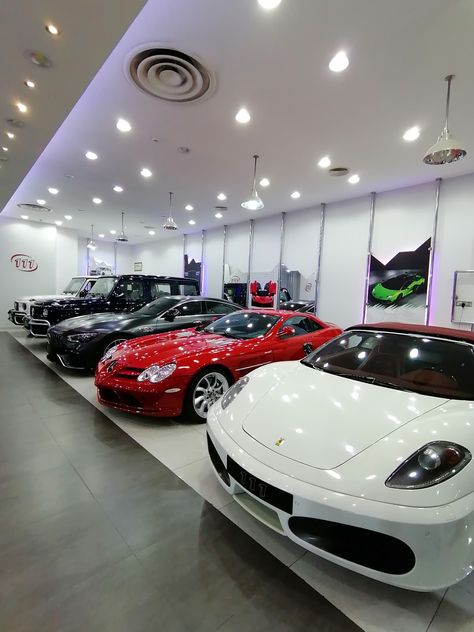 Rich Car Garage, Cars Showroom Design, Car Showroom Interior Design, Luxury Car Garage Design, Luxury Car Showroom, Luxury Cars Aesthetic, Car Showroom Architecture, Functional Garage, Aesthetic Car Decor