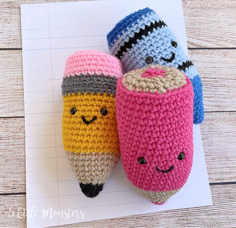 5 Little Monsters: Amigurumi School Supplies Amigurumi Patterns, School Crochet, Crochet Pencil, Step By Step Crochet, New Pen, Crochet Pouch, Pencil Toppers, Pink Yarn, Single Crochet Stitch