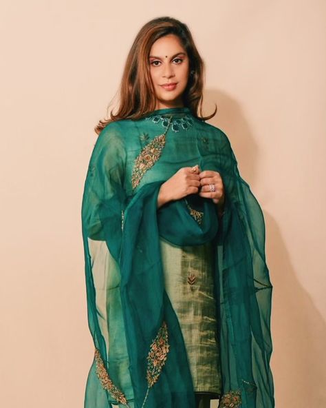 Designer Sarees, Upasana Konidela, Maroon Eyeshadow, Raw Mango, Latest Dress Design, Emerald Earrings Studs, Latest Designer Sarees, Elbow Sleeve, Loose Hairstyles