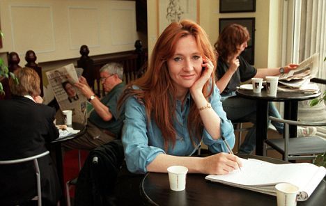 JK Rowling in the cafe in Edinburgh where she started writing Harry Potter Theme Harry Potter, I Am A Writer, J K Rowling, Jk Rowling, Harry Potter Love, Harry Potter Obsession, Mischief Managed, Writing Life, Victor Hugo