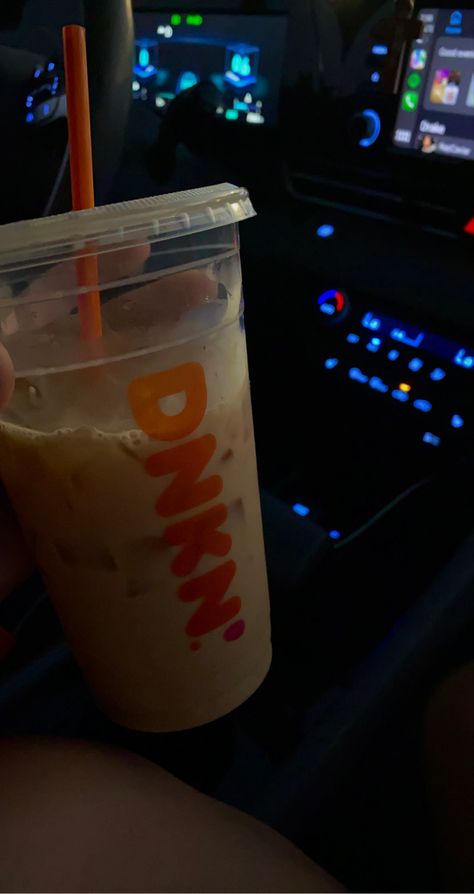 Barranquilla, Starbucks Drinks Aesthetic Night, Cold Brew Coffee Aesthetic, Dunkin Astethic, Iced Coffee Snap, Ice Coffee Dunkin, Dunkin Coffee Aesthetic, Coffee Night Aesthetic, Night Coffee Snap