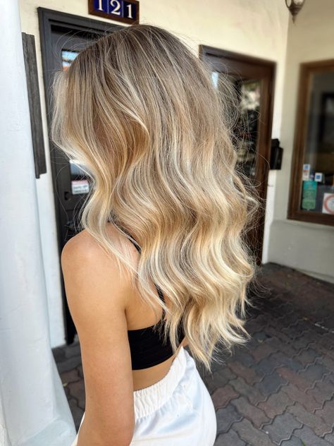 Blonde Balayage Blended Roots, Honey Blonde Hair With Dimension, Dirty Blonde Inspo Hair, Blonde Balayage Inspo Pics, Hair Cuts Blonde Medium, Highlight Dirty Blonde Hair, Blond Full Head Highlights, Blonde Highlights On Dirty Blonde Hair Medium Length, Lives In Blonde Hair