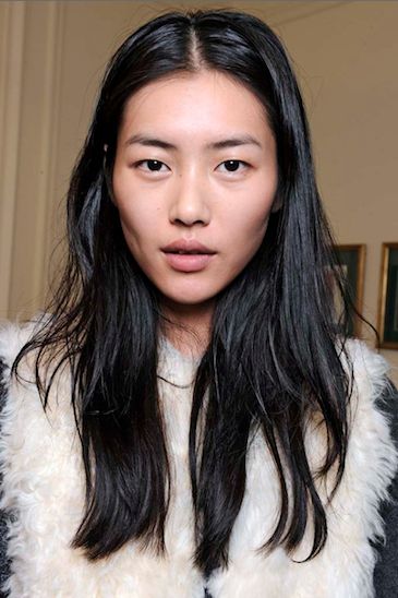 Liu Wen Georgie Barker, Lidded Eyes, Hair Color Asian, Liu Wen, Fresh Face, Maquillaje Natural, Without Makeup, Perfect Skin, Gorgeous Makeup