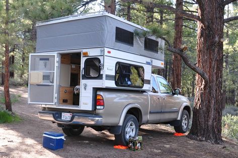 If you are looking for a pop-up camper to put on the back of a truck, Four Wheel Campers make the best designs on the market. Truck Bed Date, Best Truck Camper, Pop Up Truck Campers, Camper Diy, Camper Beds, Truck Bed Storage, Pickup Camper, Truck Bed Camping, Truck Bed Camper