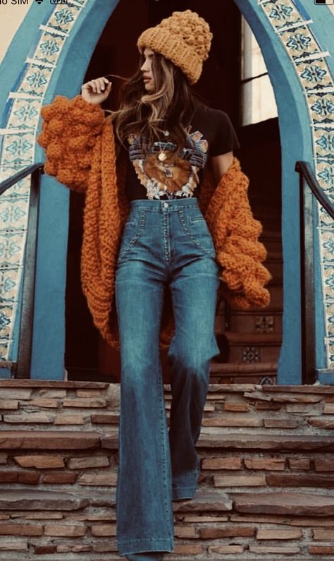 Bell Bottoms And Sweater Outfit, Cold Bohemian Outfits, Easy Fashionable Outfits, Y’all Ternative Outfit, Bohemian Outfit Ideas Winter, Dark Bell Bottom Jeans Outfit, 80s Boho Fashion, Boho Emo Outfits, Mystic Outfits Boho Style