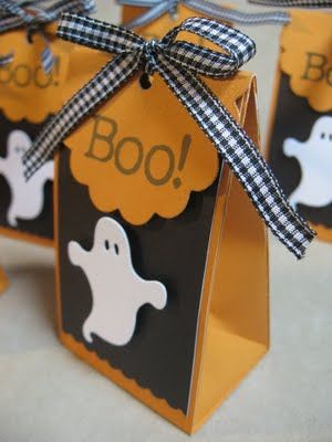 Diy Treat Bag, Halloween Treat Bags Diy, Halloween Treat Holders, Interior Design Secrets, Dulceros Halloween, Diy Halloween Treats, Halloween Treat Boxes, Kids Puzzles, Fall Coffee Table