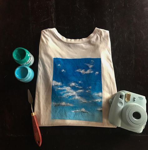 Giulietta-Tenné on Instagram: “Head in the clouds ☁️ Hand painted T-shirt! I love blue sky so I tried to catch it for you! Do you like it? Acrylic on T-shirt 💙” Acrylic Paint On T Shirt, Acrylic Painting On T Shirts, Paint On Tshirt Acrylic, Painting On White Shirt, Tshirt Painting Ideas Acrylics, Painted Shirts Diy, Painting Shirt Ideas, Gf Activities, Painting On Clothes T Shirts