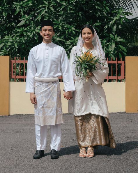 Simple Baju Kurung, Nikah Kurung, Kurung Nikah, Melayu Wedding, Malay Wedding Dress, Nikah Decor, Majlis Perkahwinan, Nikah Dress, Bride Dress Simple