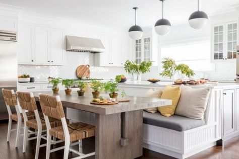 Kitchen Island Banquette, Interior Dapur, Kitchen Island Table, Kitchen Remodel Layout, Kitchen Island With Seating, Island With Seating, Kitchen Benches, Kitchen Remodeling Projects, Trendy Kitchen