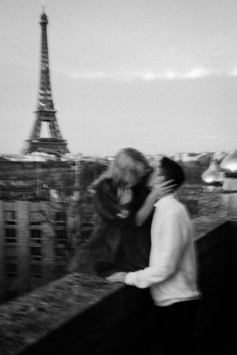 Couple Qui Dort, Aethstetic Couple, Couple Aethstetic, Aesthetic Couple Pfp, Ensemble Couple, Couples Aethstetic, Paris Couple Pictures, Couples Wallpaper, Couples Pfp