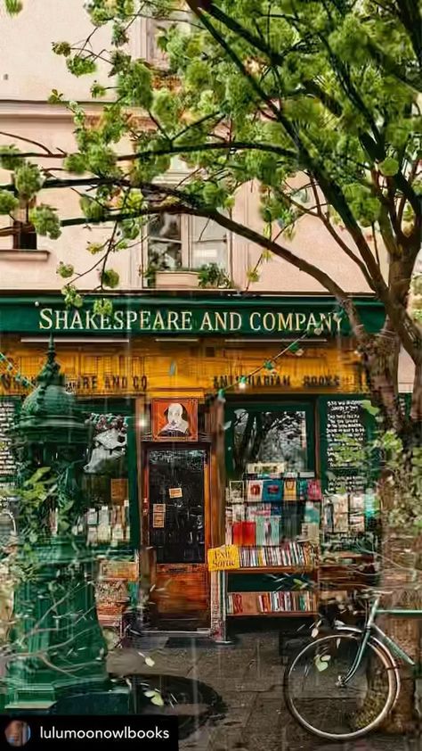 Shakespeare And Company Paris, Athletic Wallpaper, Dusty Attic, France Aesthetic, Shakespeare And Company, Paris Wallpaper, Location Inspiration, Background Drawing, Europe Photos