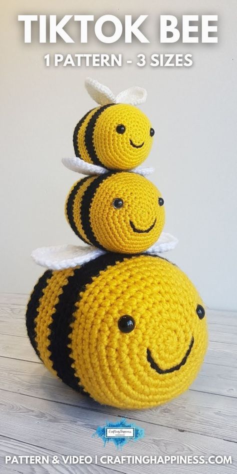 Free crochet pattern for the famous TikTok Bee that you can make. One Pattern - 3 sizes. Crochet tutorial and video from Crafting Happiness. Bee Wings, Crochet Patron, Pola Amigurumi, Crochet Bee, Plushie Patterns, Crochet Animals Free Patterns, Beginner Crochet Projects, Crochet Amigurumi Free Patterns, Crochet Amigurumi Free