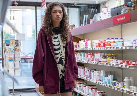 Rue wearing skeleton shirt | Dress Like like the Cast of Euphoria with Maddy, Rue, Jules, and Kat's best looks. 15+ Outfits From Euphoria that You Can Try. Recreate Euphoria Fashion on a budget - Days Inspired Red Mesh Top, Rue Euphoria, Mode Zendaya, Estilo Zendaya, Euphoria Clothing, Euphoria Fashion, Zendaya Style, Estilo Hippie, Skeleton Shirt