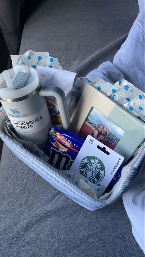 Stanley cup mug 30oz 
Starbucks gift card
Target Frame
Favorite Snacka Birthday Gift Basket, Best Gift Baskets, Birthday Presents For Friends, Preppy Gifts, Diy Best Friend Gifts, Birthday Basket, Diy Birthday Gifts For Friends, Cute Birthday Ideas, Bff Birthday Gift