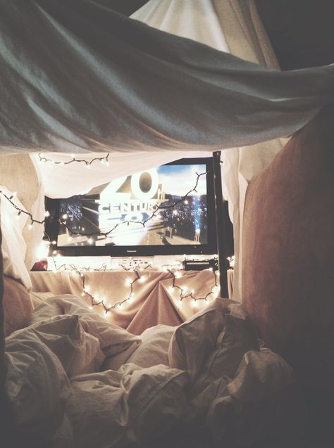 Date night in a homemade fort. Oberirdische Pools, Dream Dates, Blanket Fort, Cute Date Ideas, Dream Date, Perfect Date, Clothes Style, My New Room, Dream Room