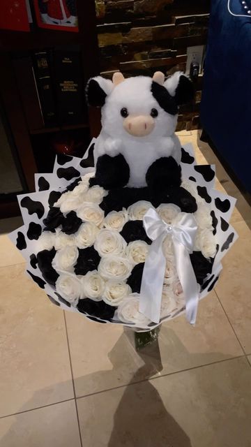 Dog Flower Bouquet, Batman Flowers Bouquet, Eternal Flowers Bouquet, Cow Print Flower Bouquet, Stuffed Animal Flower Bouquet, Flower Bouquet Ribbon Ideas, Disney Flower Bouquets, Cow Bouquet Flowers, Character Flower Bouquet