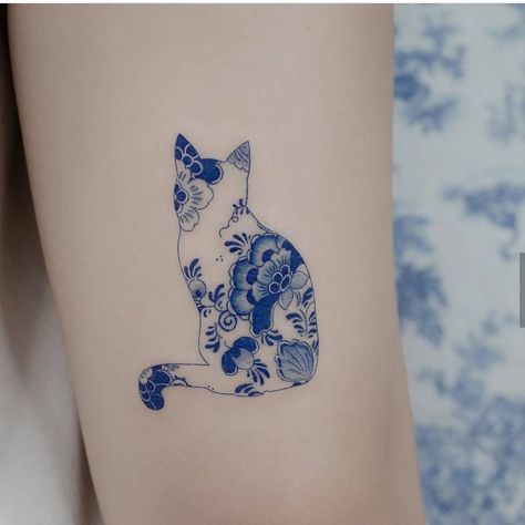 Let’s make you the cutest girl in the world! Look through the 100 Cutest Girls tattoo you will fall in love with at the first sight. In addition, you will find the best placement and unique ideas of this body ink here. Read it carefully and get inspiration to the full extent. Cat Tattoos, Blue Ink Tattoos, Kitty Tattoos, Korean Tattoos, Instagram Pattern, Muster Tattoos, Blue Tattoo, Cat Tattoo Designs, 문신 디자인