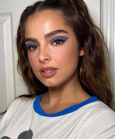 Blue Eyeliner Looks, Double Winged Eyeliner, Blue Makeup Looks, Prettiest Celebrities, Patrick Ta, Celebrity Makeup Looks, Blue Eyeliner, Graphic Eyeliner, Eyeliner Styles