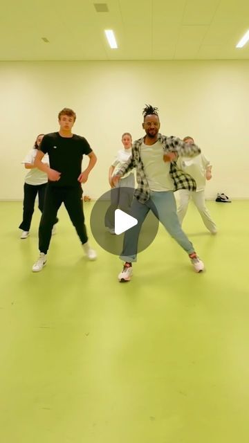 Mike Bredy AKA “Noodles” on Instagram: "In Rüschlikon, Switzerland.

At @atelierrainbowtanzkunst, we’re bringing some Hip-Hop basics. This is a warm up for you to try. Doing this to a classic track is the icing on the cake.

Let’s see what you can do. I’m trying to see something.💥🎶🕺🏾😁

#hiphop #dance #basics #warmup" Hip Hop Moves, Dancing Couples, Energizing Yoga, Hiphop Dance, Older Couples, Dance Basics, Hip Hop Dance Videos, Icing On The Cake, Dance Music Videos