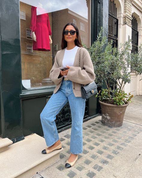 Casual Hourglass Outfits Summer, European Fashion 2024, Simple Work Outfits Summer, Spring Jeans Outfit 2024, Spring Sunday Outfit, Office Outfit Jeans, Casual Outfits Dinner, London Outfits Spring, Spain Fits