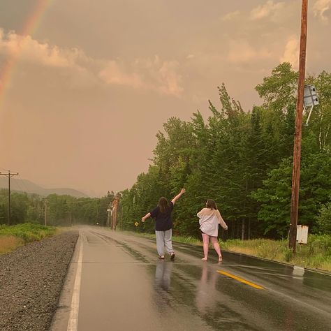 Nature, Summer Bucket Lists, Debut Taylor Swift, Debut Taylor, Nostalgia Aesthetic, Walking On Sunshine, Hippie Aesthetic, Indie Aesthetic, Summer Bucket