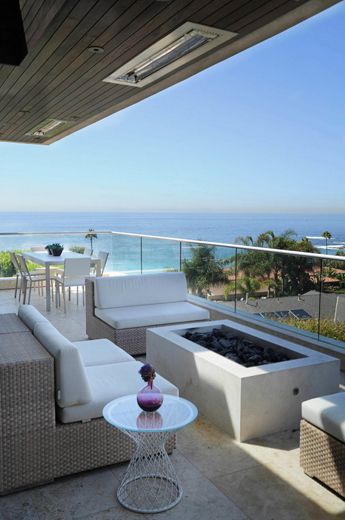 Laguna Beach balcony with flush mount W-Series heaters. Photo via O plus L. Penthouse Rooftop, Beach Balcony, House Balcony, Bachelorette Pad, Balcony Furniture, Terrace Design, Outdoor Living Room, Patio Heater, Balcony Design