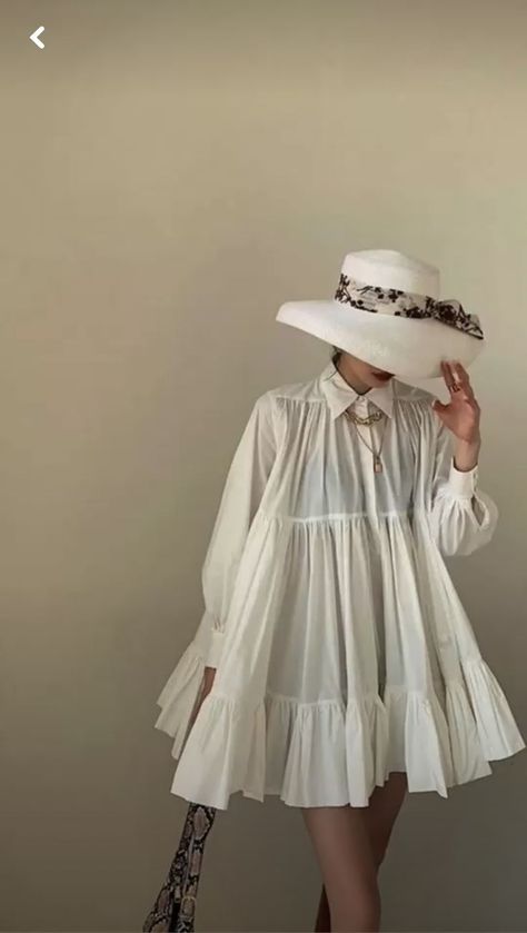 skinny asian girl wearing a white flowy dress with a large white sun hat covering her face. gold stacked necklaces and a bag that matches her hat bow Oversized Plus Size Outfits, Oversized Dress Outfit, Dress With Gathers, Winter Casual Fashion, Oversized Dresses, Moda Afro, Tunics For Women, Cotton Tunic Dress, Winter Fashion Casual