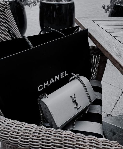 Black Aesthetic Chanel, Chanel Dark Aesthetic, Black And White Rich Aesthetic, Chanel Aesthetic Dark, Fashion Aesthetic 2023, Chanel Aesthetic, Aesthetic 2023, Dior Aesthetic, Chanel Black And White