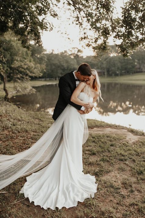 This Spain Ranch Wedding is the Dictionary Definition of Soft and Simple Elegance | Junebug Weddings Bride Individual Photos, Wedding Photoshoot Outdoor, Bridal Portrait Ideas Outdoor, Bright Wedding Photography, Dreamy Wedding Photography, Spain Ranch, Outdoor Wedding Pictures, Backyard Wedding Photography, First Look Wedding Photos