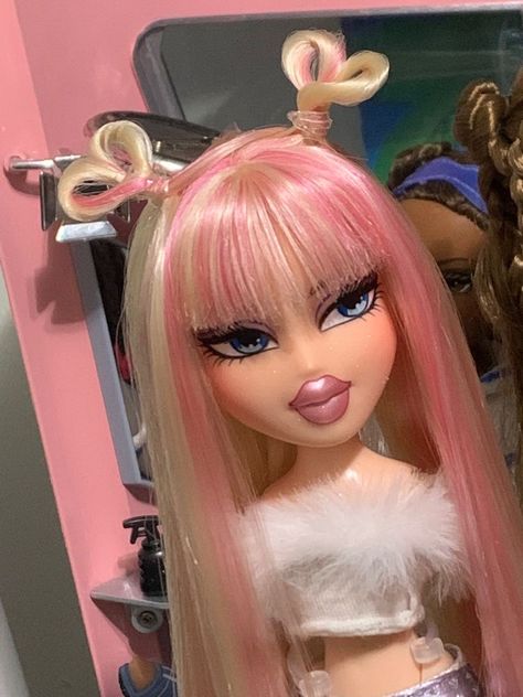 Brat Doll Hairstyles, Bratz Hairstyles Dolls, Bratz Hair Color, Brats Dolls Aesthetic, Bratz Doll Hairstyles, Y2k Bratz Aesthetic, Bratz Doll Hair, High Bratz Doll, Bratz Restyle