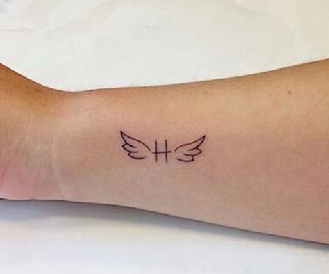 H Letter Tattoo, Letter Tattoos On Hand, Letter D Tattoo, Letter Tattoo Designs, Name Tattoo On Hand, Love Wrist Tattoo, Side Wrist Tattoos, Tattoo Design For Hand, H Tattoo