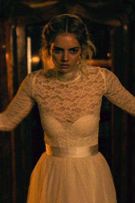 Ready or Not's Samara Weaving Isn't Afraid of a Little Blood Ready Or Not Cosplay, Ready Or Not Dress, Grace Ready Or Not Costume, Grace Ready Or Not, Ready Or Not Halloween Costume, Samara Weaving Photoshoot, Ready Or Not Movie Grace, Ready Or Not Wedding Dress, Samara Weaving Ready Or Not