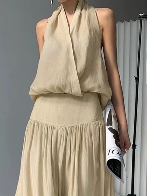 Summer Coordinates Outfit, Linen Clothes Style, Casual Evening Outfit, Womens Resort Wear, Arizona Outfits, Halter Tops Outfit, Linen Summer Outfits, Fitted Linen Pants, Linen Two Piece Set