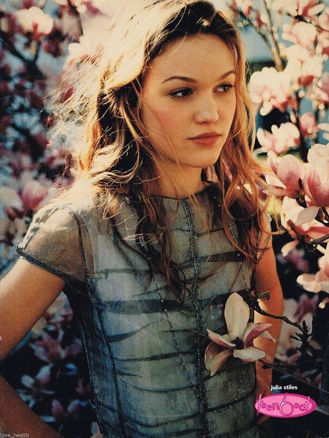 Julia Stiles (Teen Beat) Pink Floyd, Lana Del Rey, 90s Fashion, Kate Hudson, Julia Stiles, Stil Inspiration, Grunge Hair, Mode Vintage, Look Cool