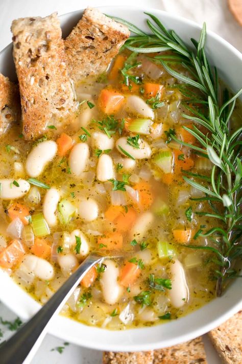 Mediterranean White Bean Soup - Peas And Crayons White Bean Soup Recipes, Mediterranean Diet Recipes Dinners, Easy Mediterranean Diet Recipes, Bean Soup Recipes, White Bean Soup, God Mat, Mediterranean Diet Recipes, White Bean, Soup And Sandwich