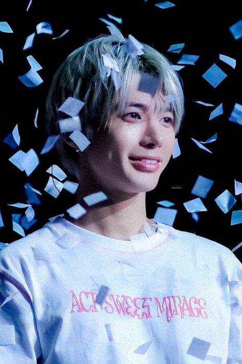 Txt Confetti, Taehyun Txt Concert, Txt Concert, Kang Taehyun, Txt Taehyun, Blue Springs, Spotify Playlist, Confetti, First Love